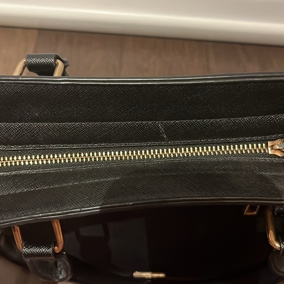 ALDO Medium Black Tote Bag Front Pocket, gold trim,back pocket, gold zipper​ - Picture 5 of 8